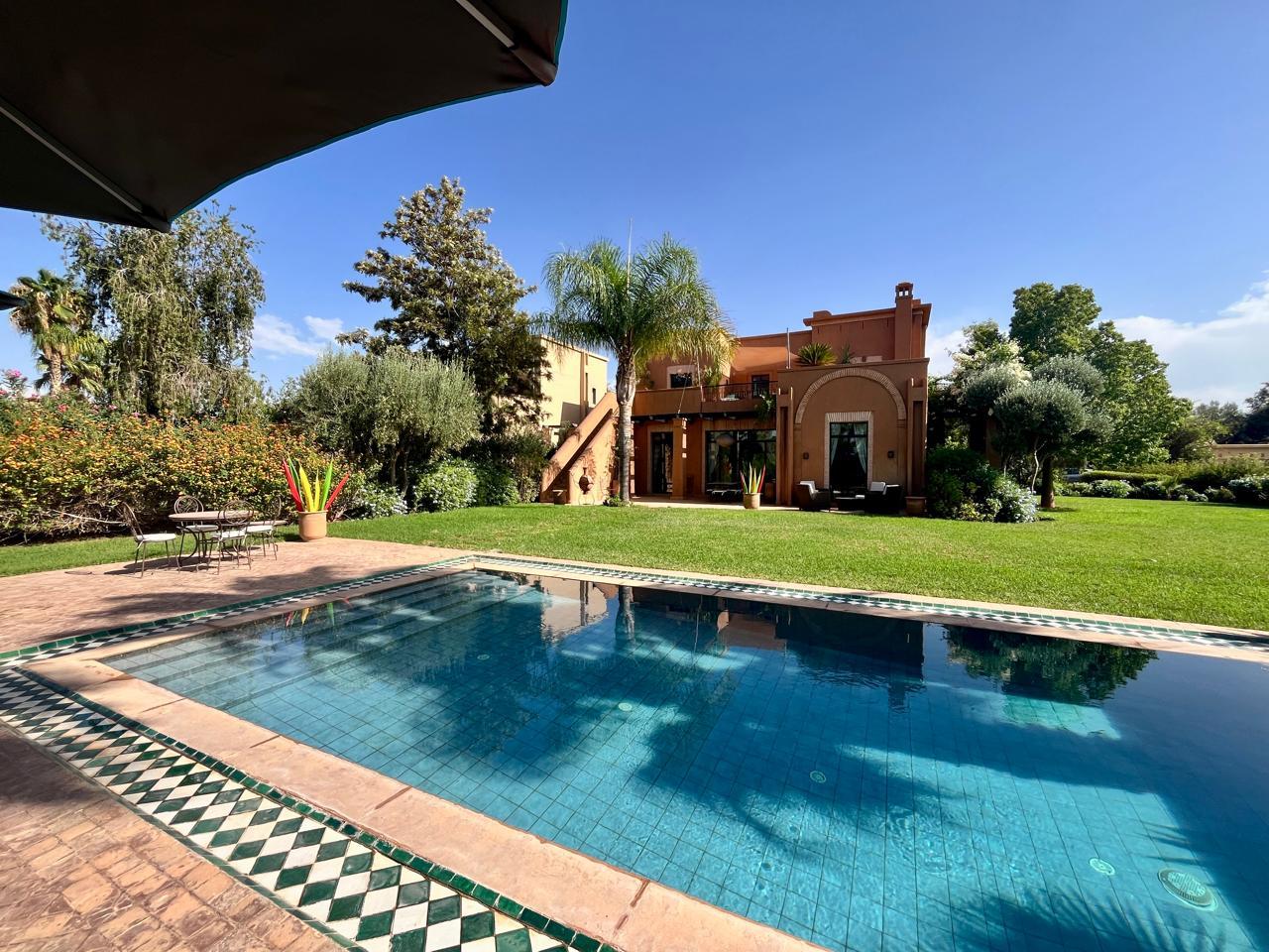 Location meublée à L'année Villa 3 chambres Golf Samanah 1er ligne